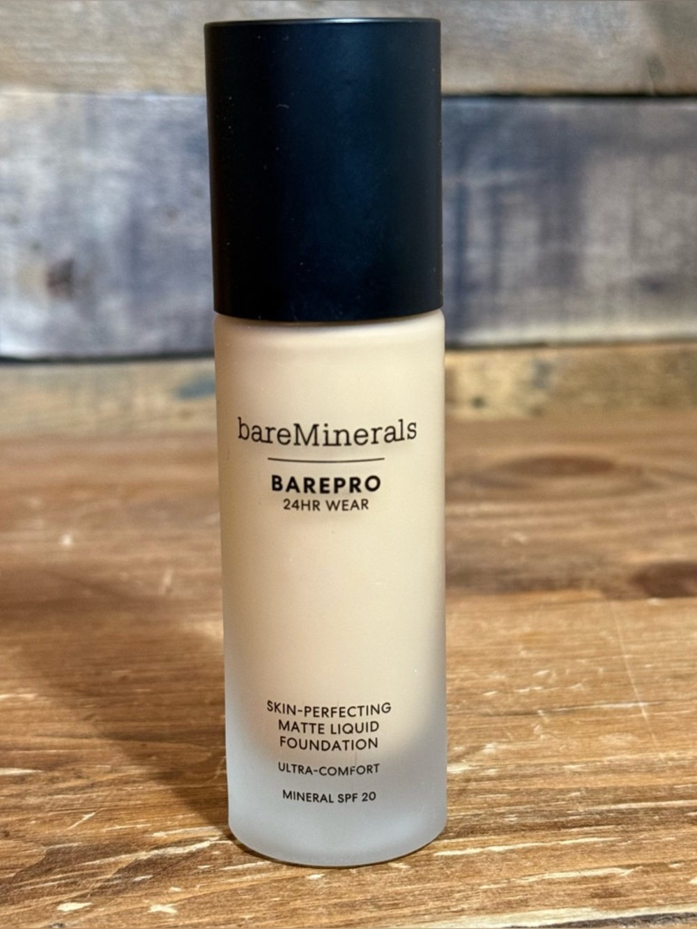 bareMinerals BAREPRO Matte Liquid Foundation - LIGHT WARM 22.